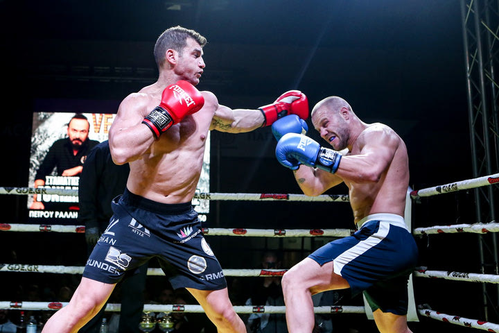 Scorpion Prive Boxing: Ξέφρενη βραδιά με εκπληκτικά νοκ-άουτ στο Κλειστό του Πανελληνίου