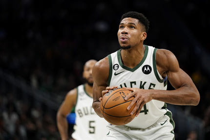 Νικς – Μπακς 103-109: Ο Αντετοκούνμπο άλλαξε στιλ στις βολές και νίκησε ξανά στην Νέα Υόρκη