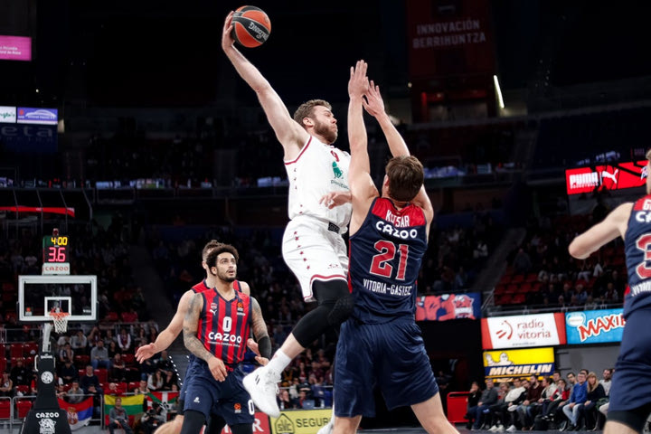 Μπασκόνια – Αρμάνι Μιλάνο 78-62: Οι Βάσκοι έκαναν αυτό που έπρεπε και υποχρέωσαν την ομάδα του Μεσίνα σε 7η διαδοχική ήττα
