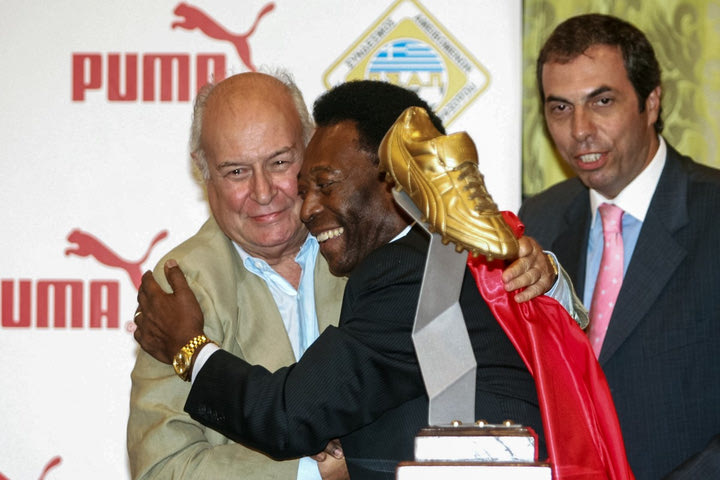 “Του Διακογιάννη η φωνή”: Το τραγούδι που ύμνησε τον κορυφαίο Έλληνα αθλητικογράφο