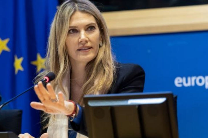 Σακούλες με χρήματα βρέθηκαν στο σπίτι της Εύας Καϊλή, στο επίκεντρο των ερευνών το Μουντιάλ του Κατάρ