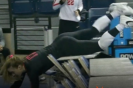 Οι απίστευτες άμυνες Ελληνοαμερικανίδας σε αγώνα βόλεϊ κολεγίων