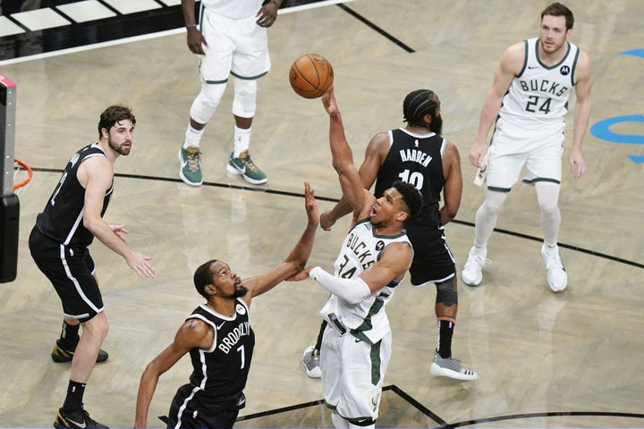 Προγνωστικά NBA: Όλα τα φώτα στη μονομαχία του Γιάννη με τον Ντουράντ