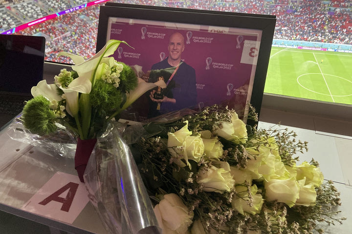 Μουντιάλ 2022: Η FIFA τίμησε τη μνήμη του Αμερικανού δημοσιογράφου Γκραντ Γουόλ που πέθανε στο Κατάρ