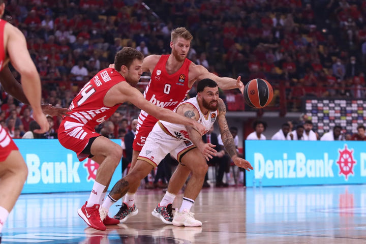 EuroLeague: Ο Μάικ Τζέιμς εξήγησε γιατί ο Σάσα Βεζένκοβ είναι τόσο αποτελεσματικός φέτος
