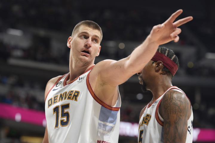 NBA: Μυθικός και τριπλός Γιόκιτς, ρεκόρ με 150 πόντους οι Γουλβς, νικηφόρο σερί οι Νικς