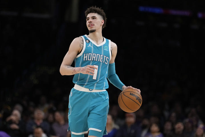 NBA, ΛαΜέλο Μπολ: Ξανά άτυχος ο σταρ των Χόρνετς, υπέστη κάταγμα στον δεξιό αστράγαλο