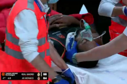 Ρεάλ – Μονακό: Έφυγε με φορείο και αιμόφυρτος ο Λόιντ