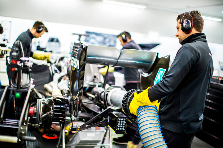 Formula 1: Πρώτη αναπνοή για τη “διαφορετικού DNA” Mercedes W14 στο Μπράκλεϊ