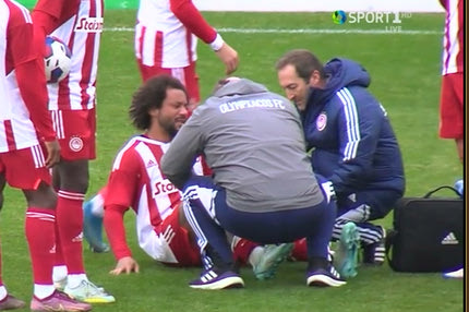 Ολυμπιακός – Χάντερσφιλντ: Ο Μαρσέλο έγινε αναγκαστική αλλαγή έπειτα από δυνατό μαρκάρισμα