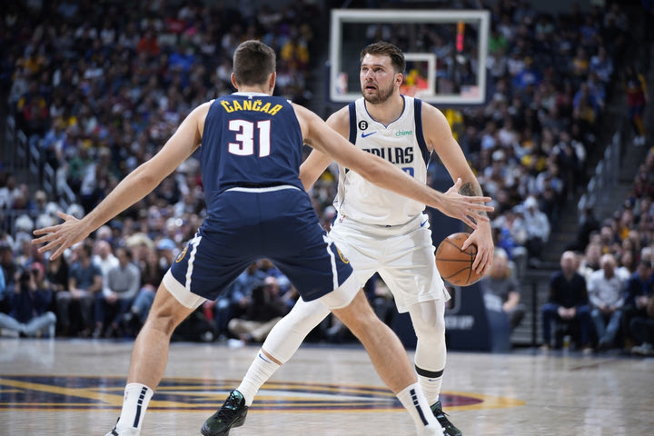 NBA: Τα τελευταία 49 δευτερόλεπτα στο Νάγκετς – Μάβερικς ήταν γεμάτα τρέλα