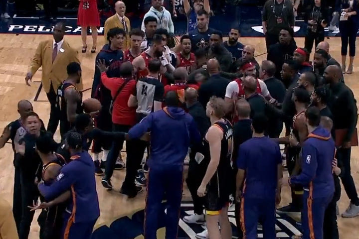NBA: Ο Γουίλιαμσον παραβίασε άγραφο νόμο της λίγκας και αυτό παραλίγο να οδηγήσει σε σύρραξη στο Πέλικανς – Σανς