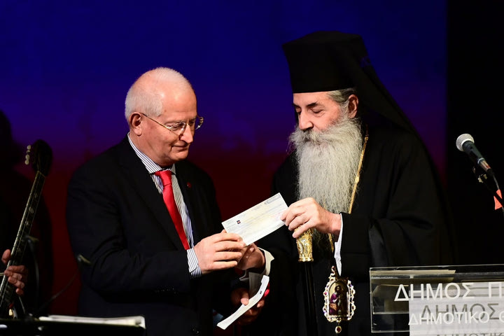Ολυμπιακός: “Ερυθρόλευκη” προσφορά στην Ιερά Μητρόπολη Πειραιώς