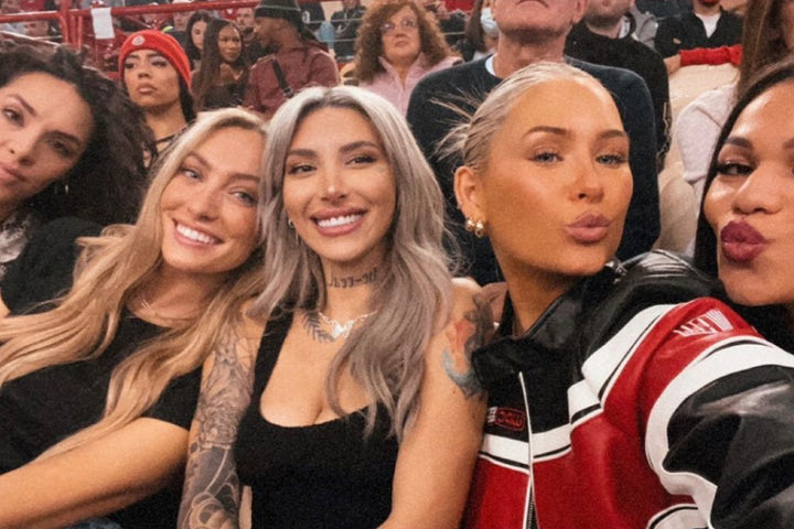 Ολυμπιακός: Οι WAGS των “ερυθρόλευκων” παικτών στο ΣΕΦ για τον αγώνα με τον Παναθηναϊκό
