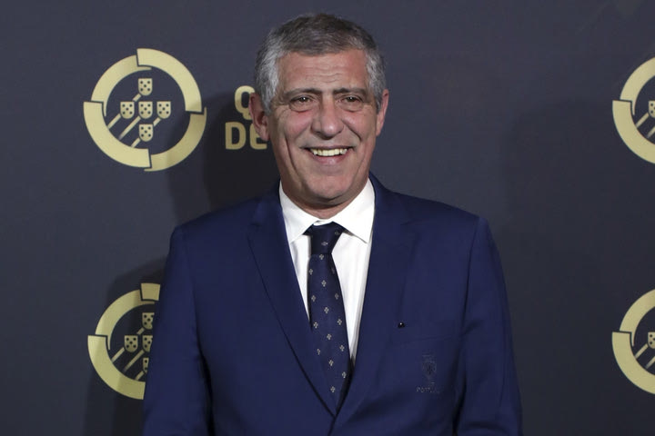 ΠΑΟΚ: Με Φερνάντο Σάντος και επετειακή φανέλα το αντίο στον Βιεϊρίνια
