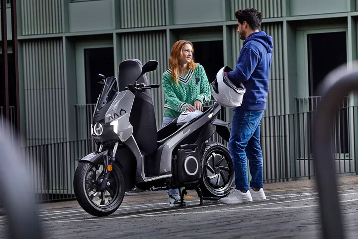 Το νέο SEAT MO 50 είναι ηλεκτρικό, οδηγείται από 16 ετών και έρχεται το 2023