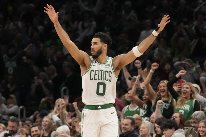 NBA, τα αποτελέσματα της βραδιάς: Ο Τέιτουμ εκτέλεσε με 38αρα τους Πίστονς, ο Μπρίτζες με 45αρα τους Χιτ, απίθανη νίκη για Πέισερς