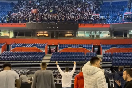 Ερυθρός Αστέρας: Πάρτι παικτών και οπαδών μέσα στο γήπεδο για τη νίκη επί της Παρτίζαν