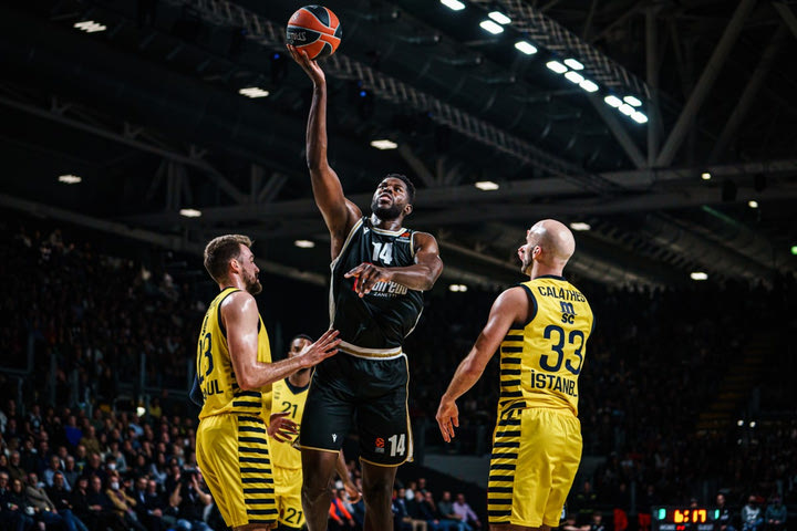 Βίρτους Μπολόνια – Φενέρμπαχτσε 92-88: Ο Μπελινέλι υποχρέωσε την ομάδα του Ιτούδη σε 4η διαδοχική ήττα και χάλασε το ντεμπούτο του Αντετοκούνμπο