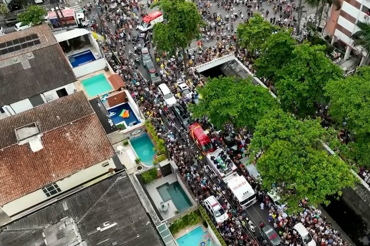 Πελέ: Η πομπή βρέθηκε έξω από το σπίτι της μητέρας του