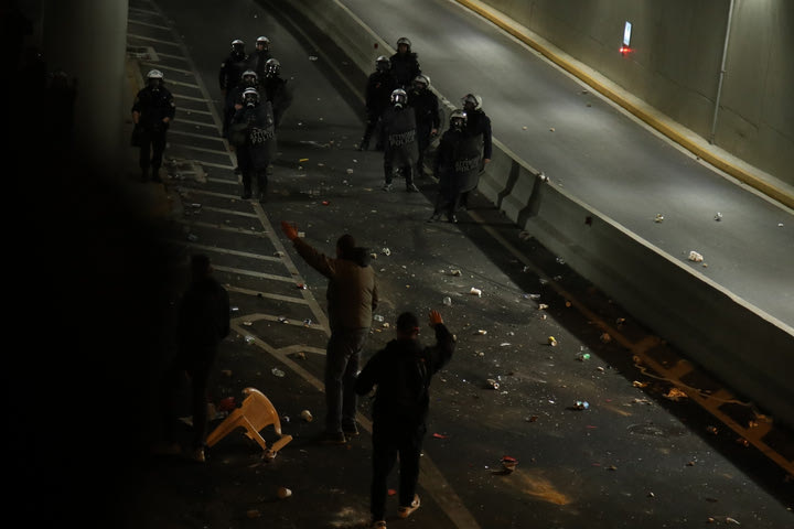 ΑΕΚ – Παναθηναϊκός: Ένταση και δακρυγόνα έξω από την OPAP Arena