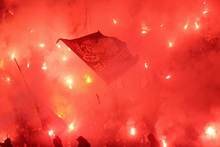 Άρης – Ολυμπιακός: Ένταση έξω από το Κλεάνθης Βικελίδης, ρίψη δακρυγόνων από την αστυνομία