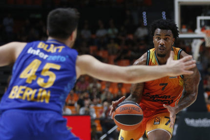 Άλμπα – Βαλένθια 88-94: Οι λαβωμένες νυχτερίδες κέρδισαν τον εκπληκτικό Λο χάρη στην ευστοχία τους στις βολές