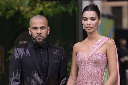 Σύζυγος Άλβες για την υπόθεση βιασμού: “Φυσικά πιστεύω ότι είναι αθώος, μπήκε χωρίς στοιχεία στη φυλακή”