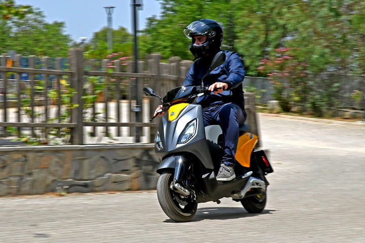 Κινούμαι Ηλεκτρικά 2: Οι επιδοτήσεις για σκούτερ, ποδήλατα & αυτοκίνητα πόλης