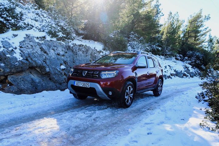 Οδήγηση με επικίνδυνα καιρικά φαινόμενα και χιόνι: Τι πρέπει να προσέξουμε