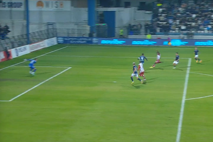 Ο Μπακαμπού με δυνατό σουτ έκανε το 1-0 του Ολυμπιακού κόντρα στον Ιωνικό
