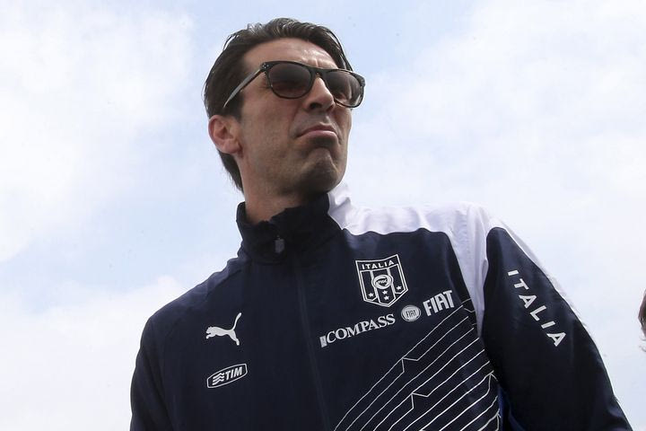 Μπουφόν: “Έχω μετανιώσει που στα 18 μου αγόρασα το απολυτήριό μου”