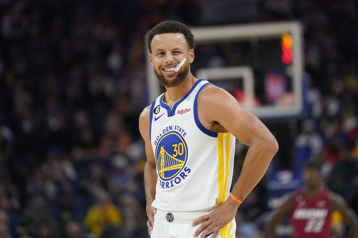 Προγνωστικά NBA: Το step up του Λόπεζ και το over του Κάρι