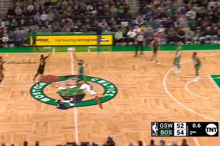 NBA: Τρέλα με Στεφ Κάρι, ευστόχησε σε buzzer-beater πίσω από το κέντρο κόντρα στους Σέλτικς