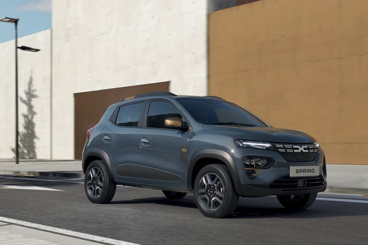 Το Dacia Spring αποκτά ισχυρότερο ηλεκτροκινητήρα 65 ίππων
