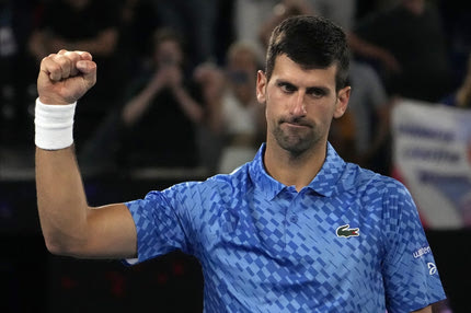 Τζόκοβιτς: Ο πατέρας του Νόλε κράτησε σημαία της Ρωσίας που είχε πάνω το πρόσωπο του Πούτιν