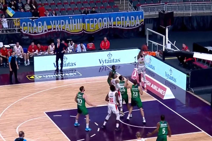 EuroCup: Ο Ντι Τζέι Στέφενς πηδάει στον… Θεό και κλέβει τις εντυπώσεις