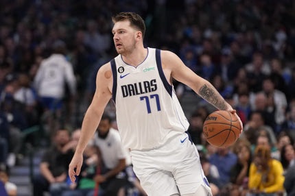 NBA: Ο Λούκα Ντόντσιτς τραυματίστηκε στον αγώνα με τους Σανς, ανησυχία στους Μάβερικς