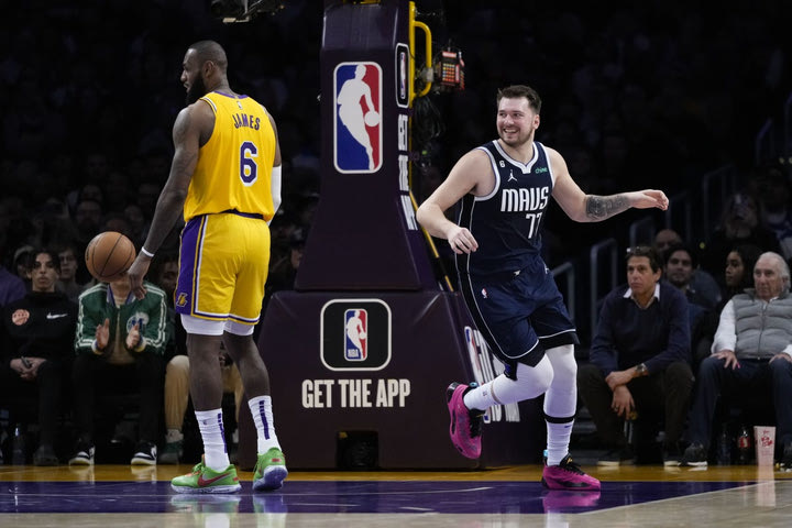 NBA: Συγκλονιστικός Ντόντσιτς, αγωνίστηκε 53′, έκανε νέο triple-double και λύγισε τους Λέικερς στη δεύτερη παράταση