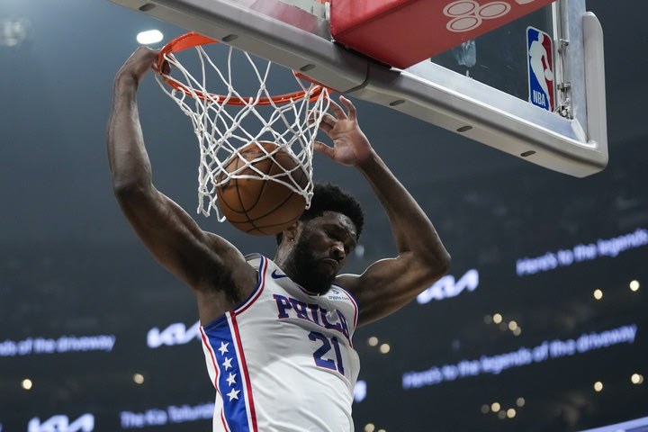 NBA, Κλίπερς – Σίξερς 110-120: Απόδραση από το Λος Άντζελες με ονειρικό Εμπίντ