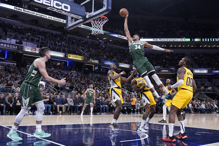 NBA: Το τρομερό κάρφωμα του Γιάννη Αντετοκούνμπο στο Νο6 του Top-10 της βραδιάς