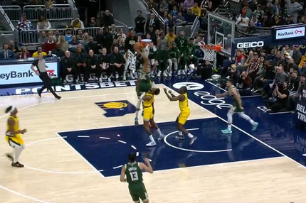 Γιάννης Αντετοκούνμπο: Το ασύλληπτο κάρφωμα κόντρα στους Ιντιάνα Πέισερς άφησε άπαντες με το στόμα ανοιχτό