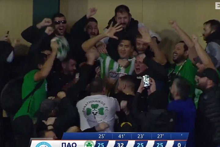 Οι πανηγυρισμοί του Ερνάντες στην κερκίδα με τους οπαδούς