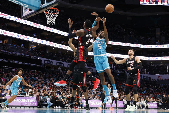 NBA: Οι Χόρνετς σόκαραν του Χιτ