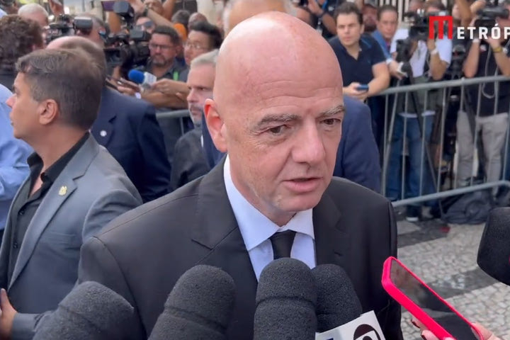 Πελέ: Ο Ινφαντίνο στο γήπεδο της Σάντος για να αποχαιρετήσει τον “Βασιλιά”