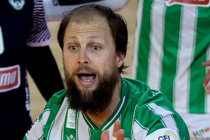 Παναθηναϊκός βόλεϊ: Με άλλο look στον αγώνα, με άλλο στην απονομή ο Γιάκομπσεν