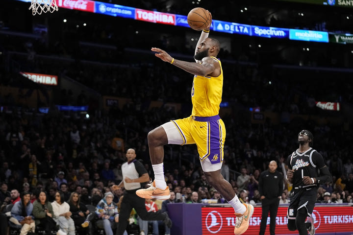 NBA: Ο Λεμπρόν έσβησε και την τελευταία ομάδα από τη λίστα των 40 πόντων
