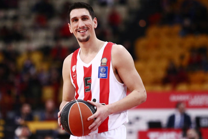 Ολυμπιακός: Το double-double του Γιαννούλη Λαρεντζάκη κόντρα στον Άρη