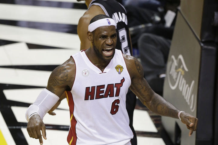 ΛεΜπρον Τζέιμς: Η φανέλα του “Βασιλιά” από τον 7ο τελικό του 2013 πουλήθηκε για 3,7 εκατ. δολάρια