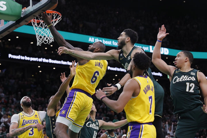 NBA, η Ένωση Διαιτητών απολογήθηκε για το no-call στον ΛεΜπρόν Τζέιμς: “Μας βαραίνει, θα έχουμε άυπνες νύχτες”